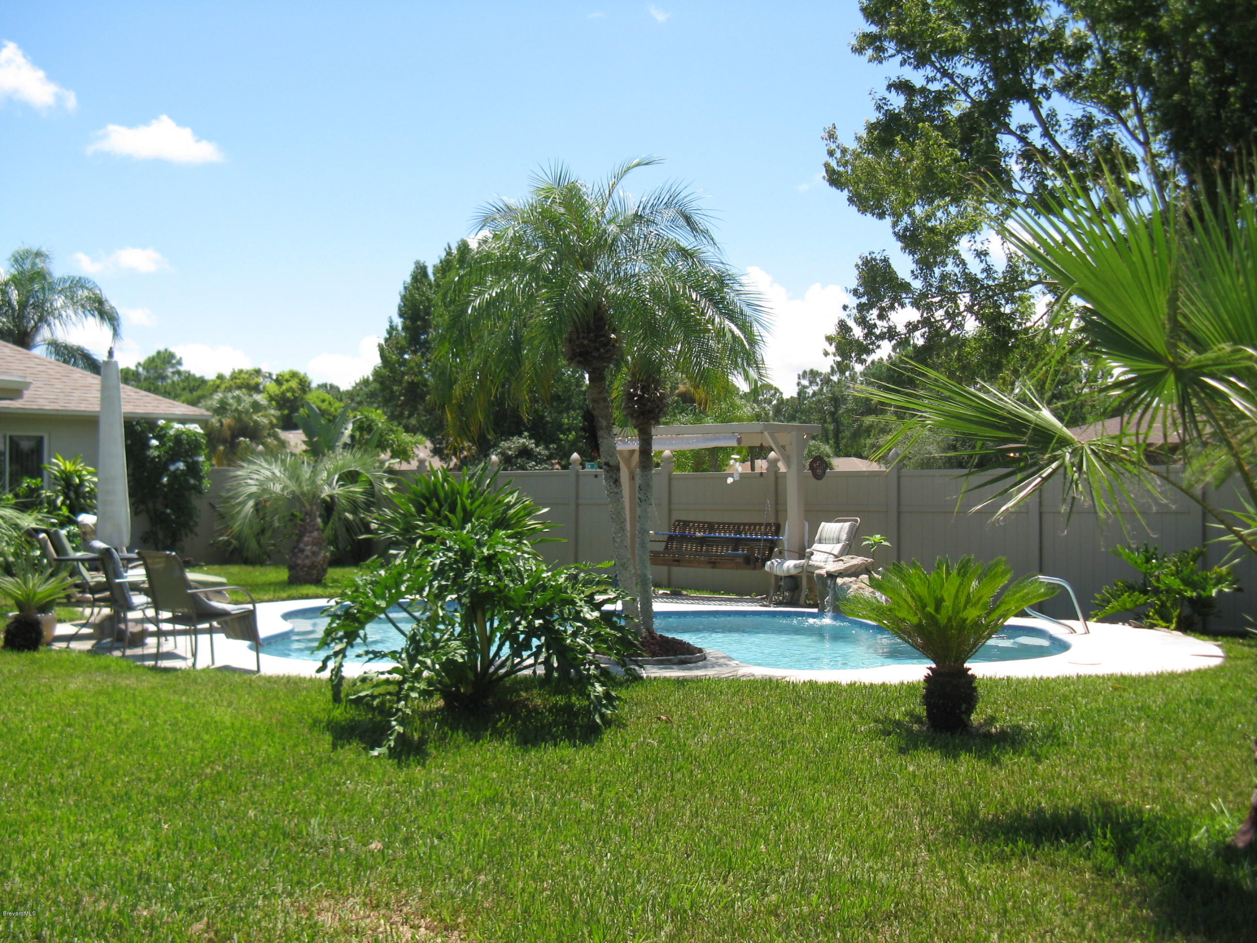 239 Rheine Road Northwest Palm Bay, FL 32907 - Photo 13 of 16 Pool2