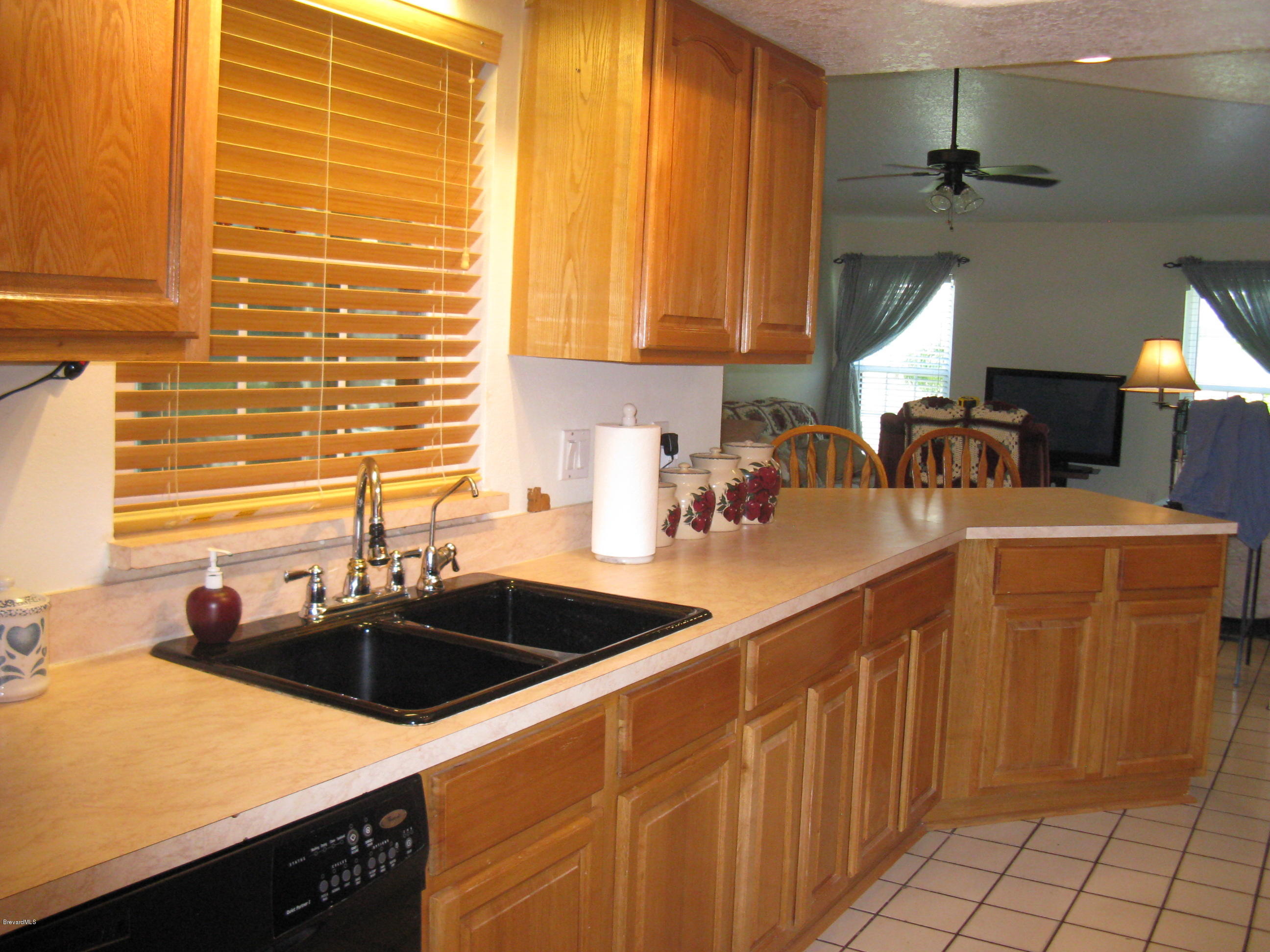 239 Rheine Road Northwest Palm Bay, FL 32907 - Photo 3 of 16 Kitchen