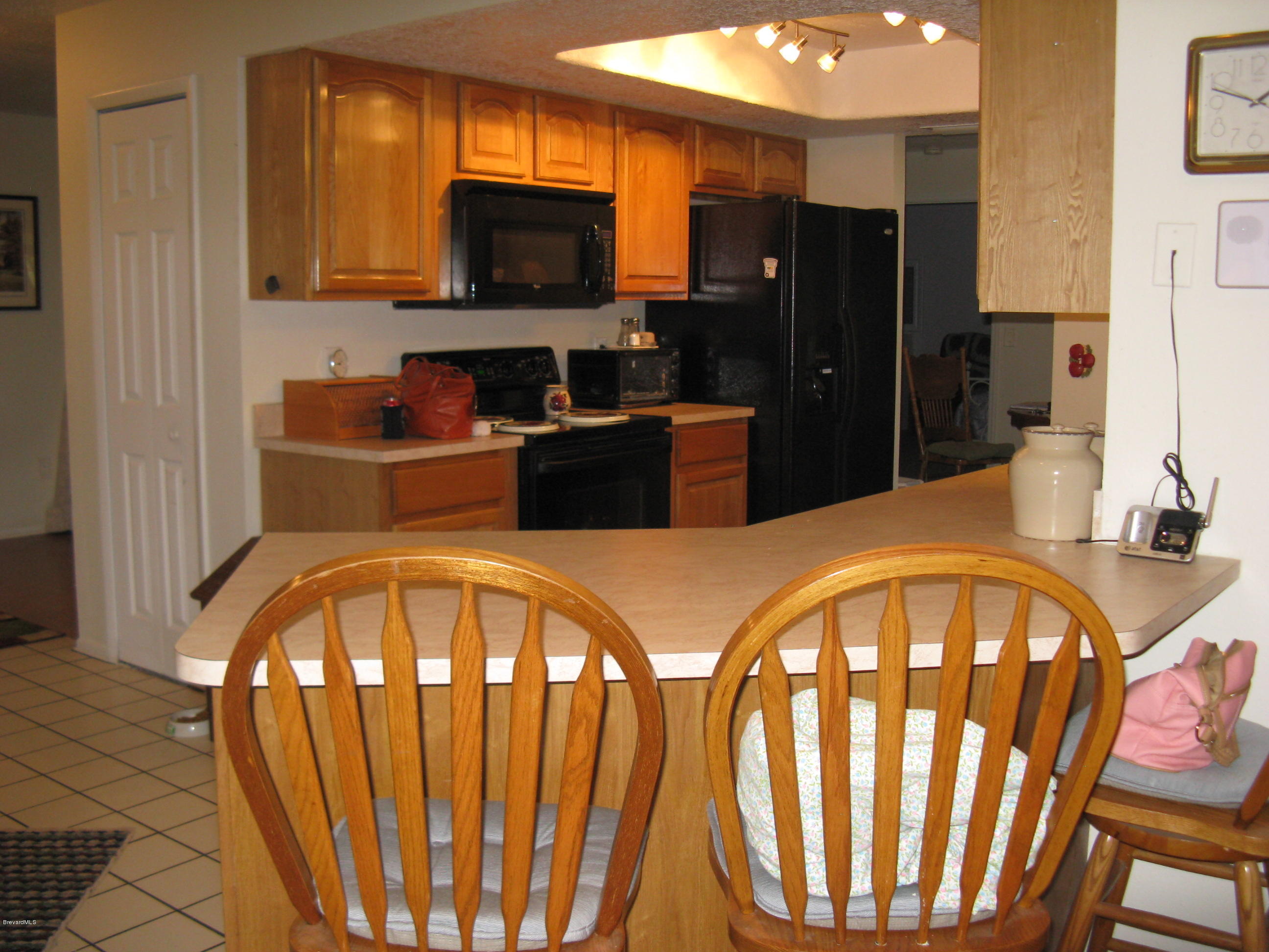 239 Rheine Road Northwest Palm Bay, FL 32907 - Photo 5 of 16 Kitchen3