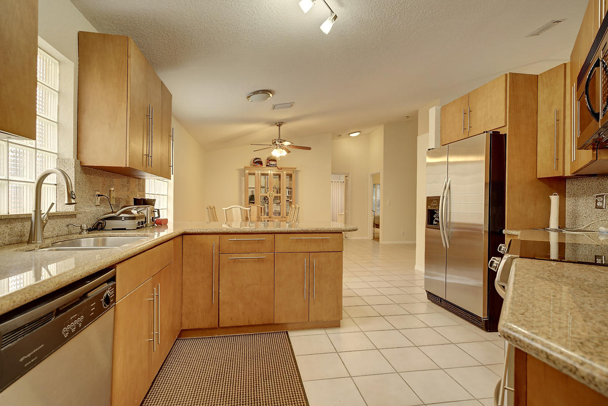 11141 Harbour Springs Circle Boca Raton, FL 33428 - Photo 3 of 22 N2G02