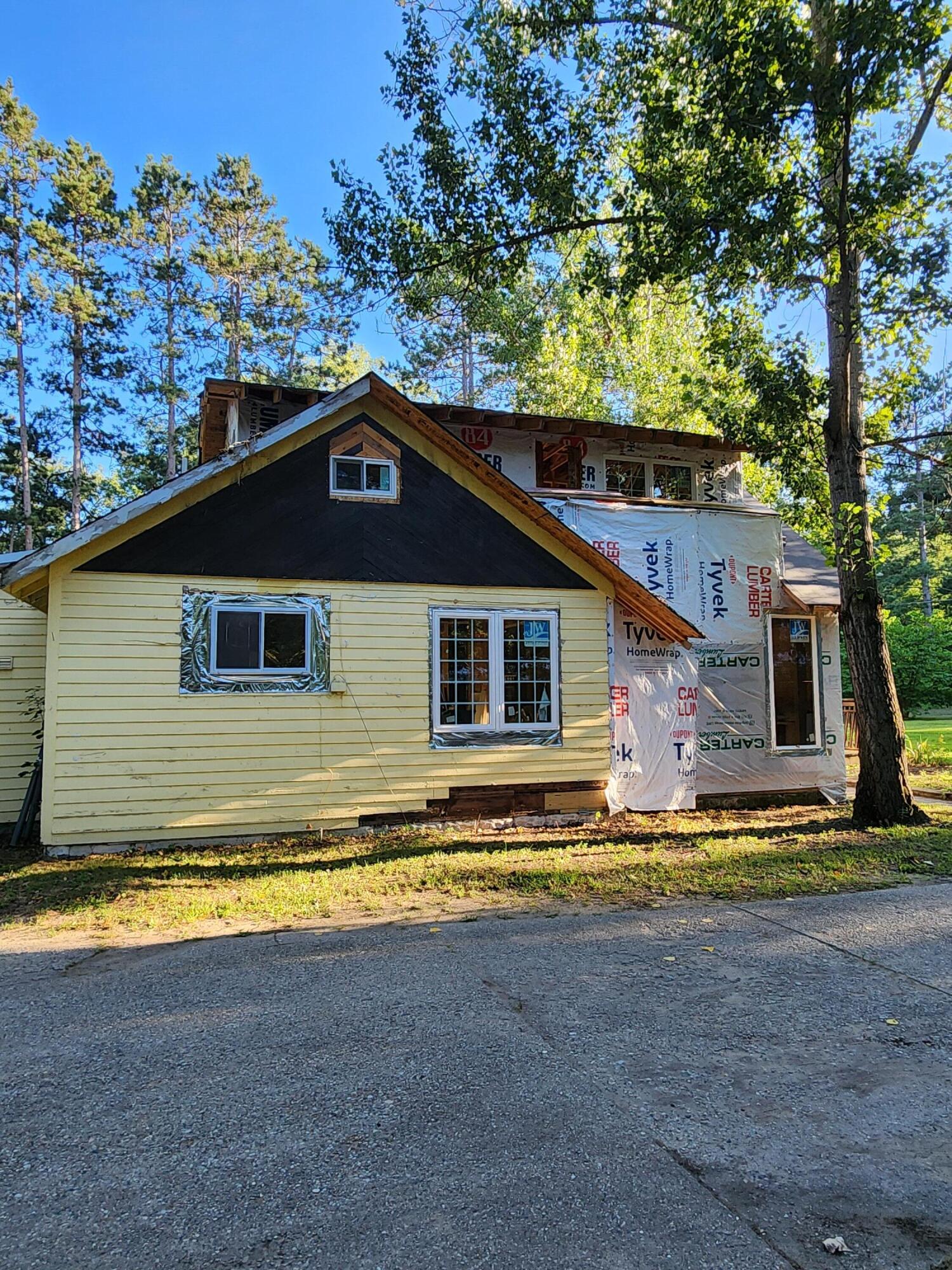 2288 Central Road Muskegon, MI 49445 - Photo 12 of 20 Side of Home Along Driveway