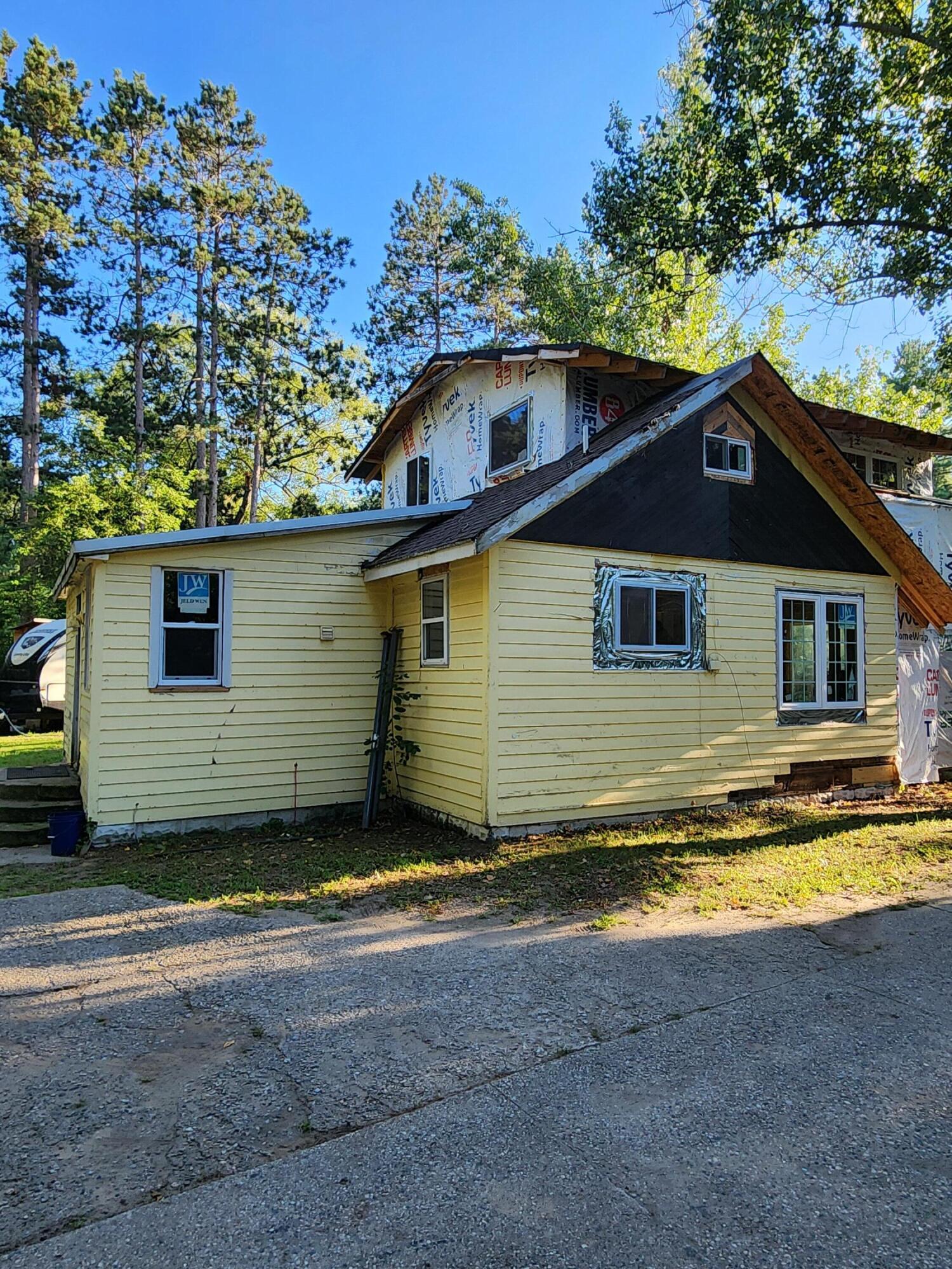 2288 Central Road Muskegon, MI 49445 - Photo 13 of 20 Side and Rear of Home