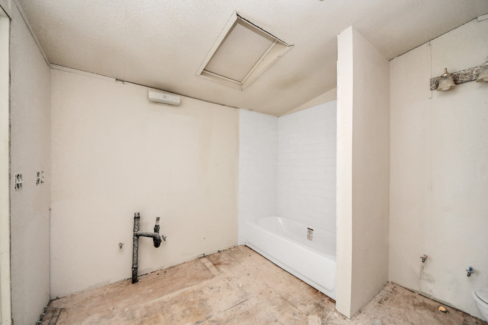 320 4th Street San Leon, TX 77539 - Photo 12 of 29 a view of a small space