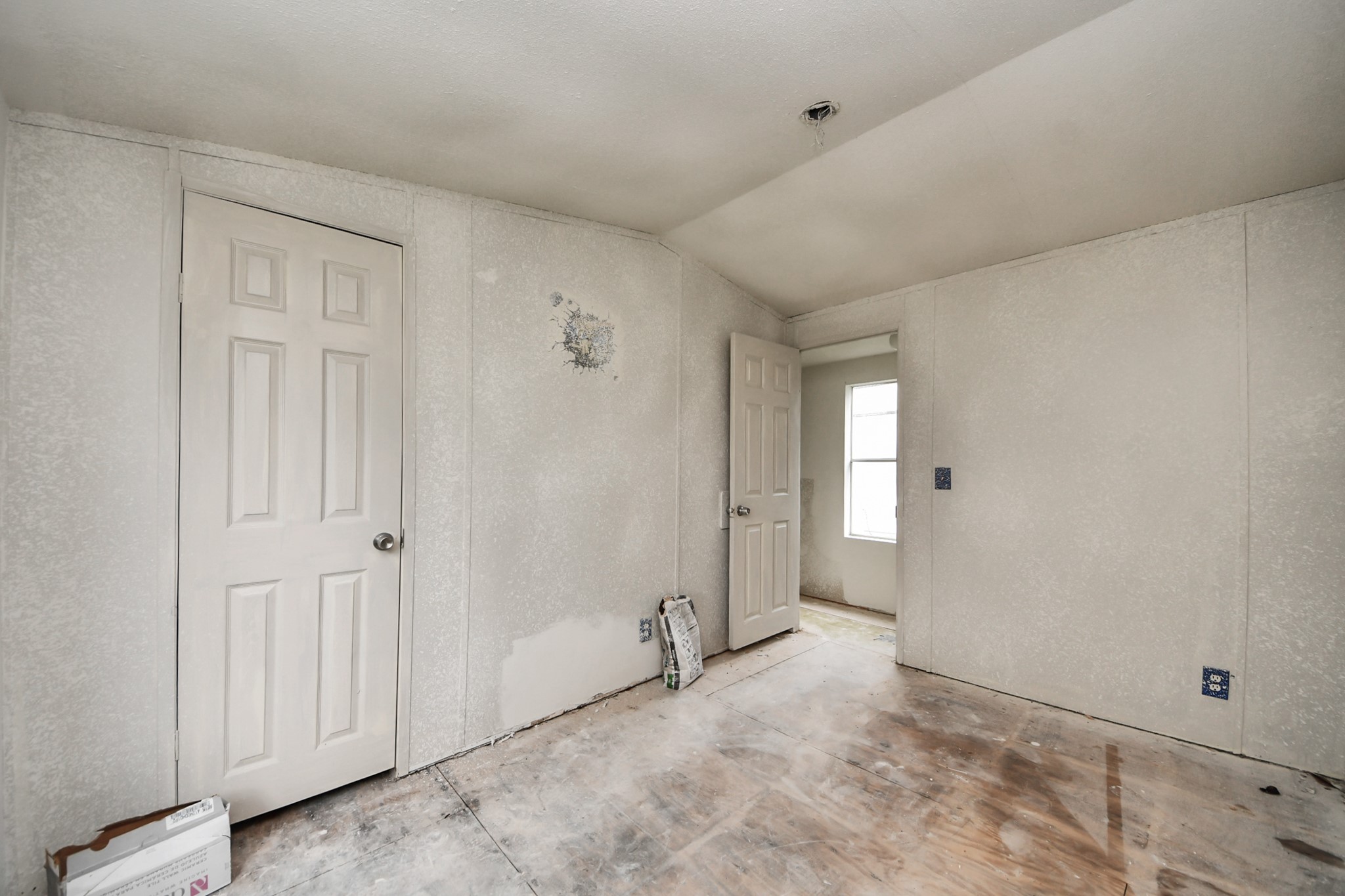 320 4th Street San Leon, TX 77539 - Photo 17 of 29 a view of an empty room