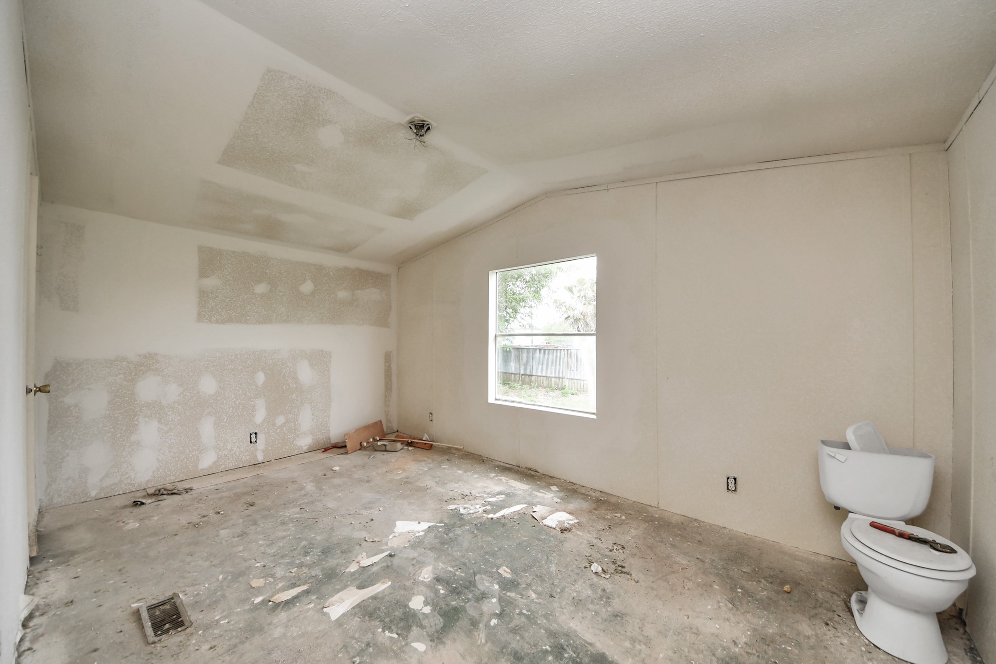 320 4th Street San Leon, TX 77539 - Photo 18 of 29 a view of a room with blue walls and toilet