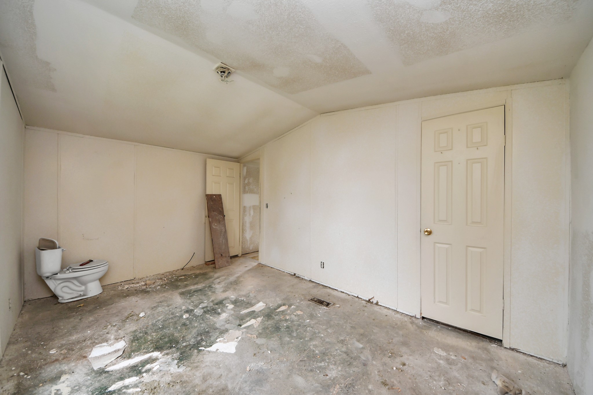 320 4th Street San Leon, TX 77539 - Photo 19 of 29 a view of empty room