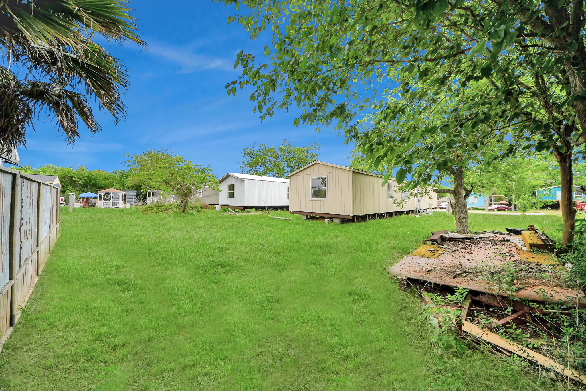 320 4th Street San Leon, TX 77539 - Photo 20 of 29 a garden view with a seating space