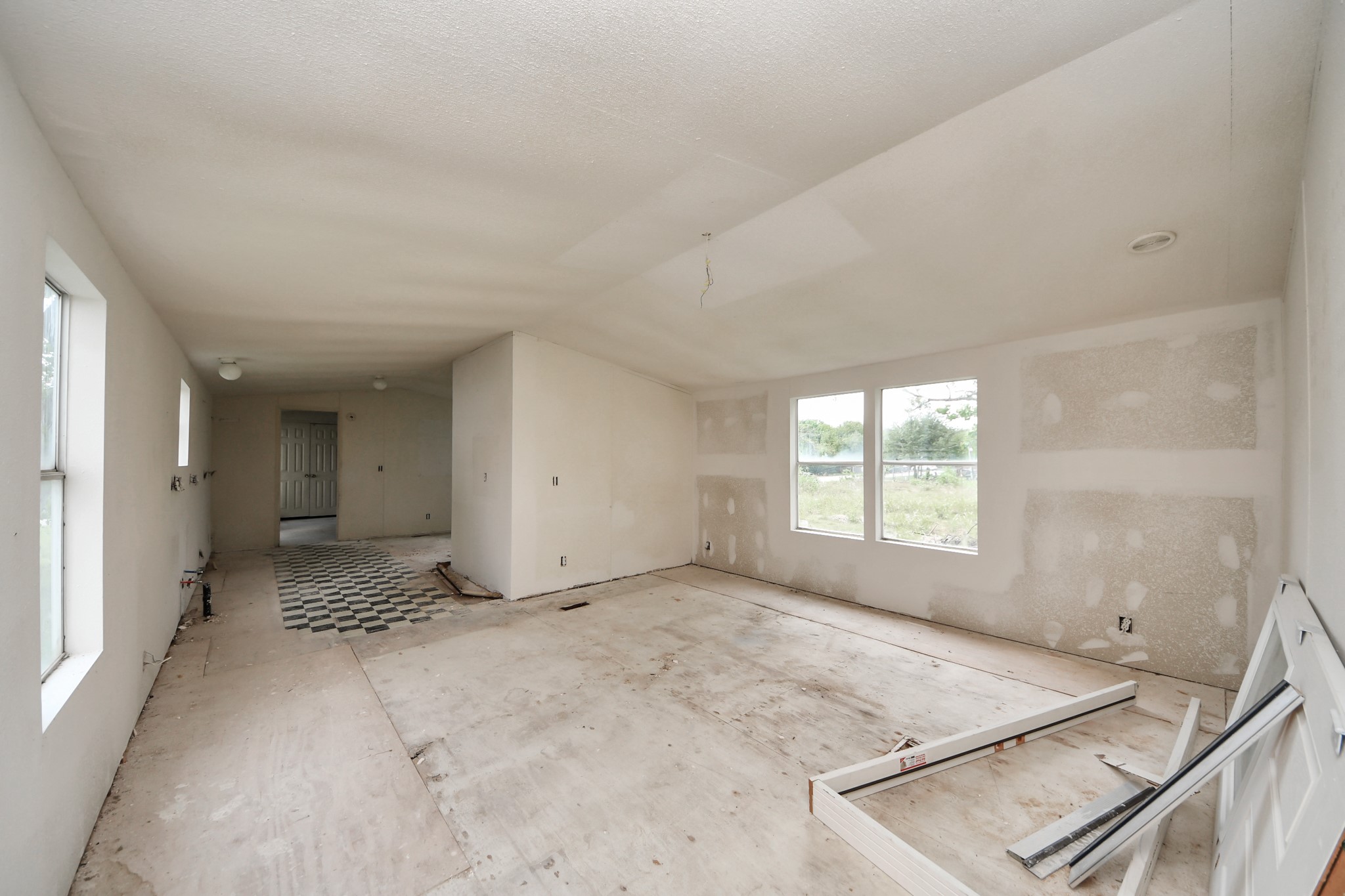 320 4th Street San Leon, TX 77539 - Photo 3 of 29 an empty room with windows