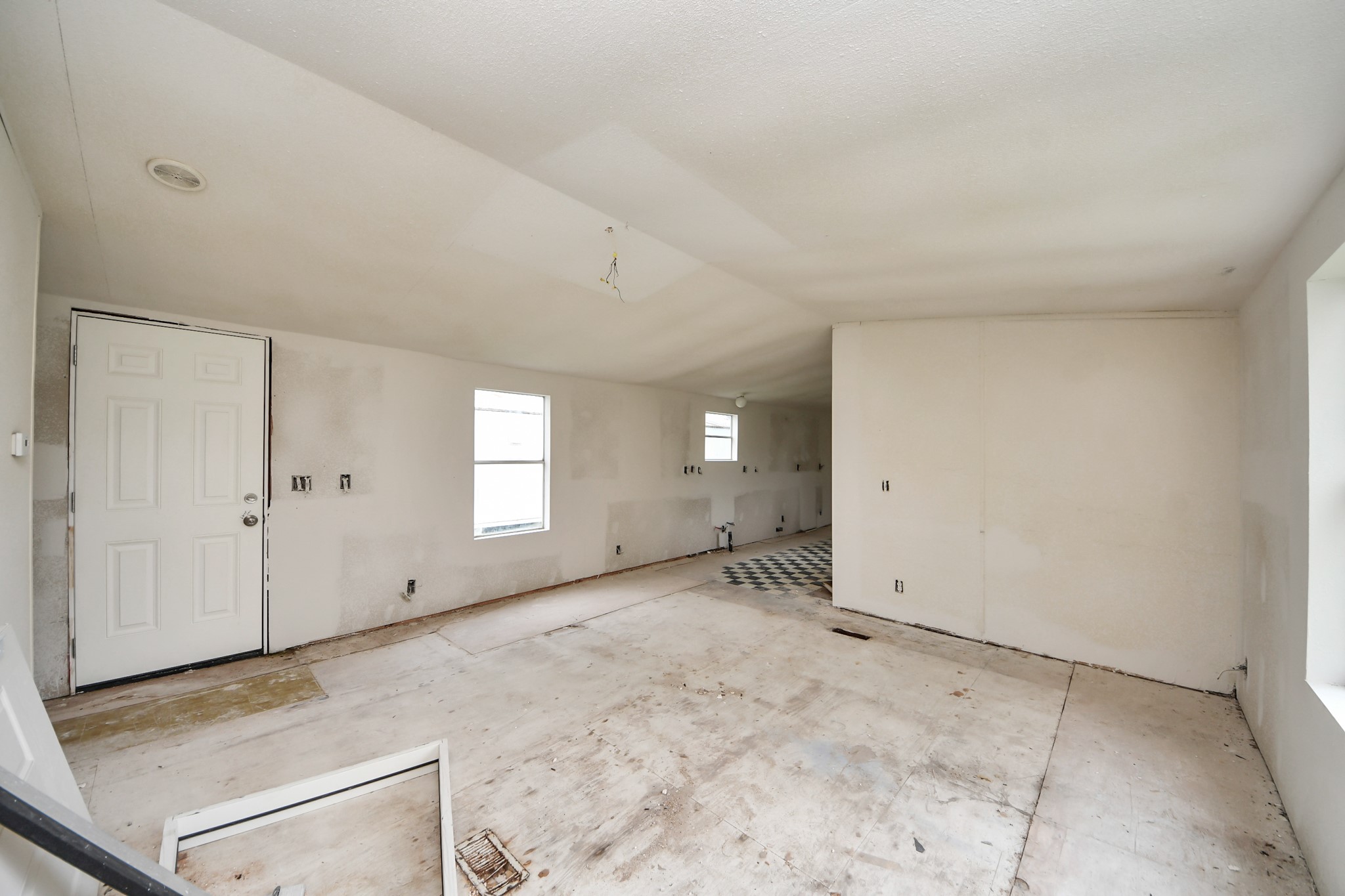 320 4th Street San Leon, TX 77539 - Photo 4 of 29 an empty room with windows