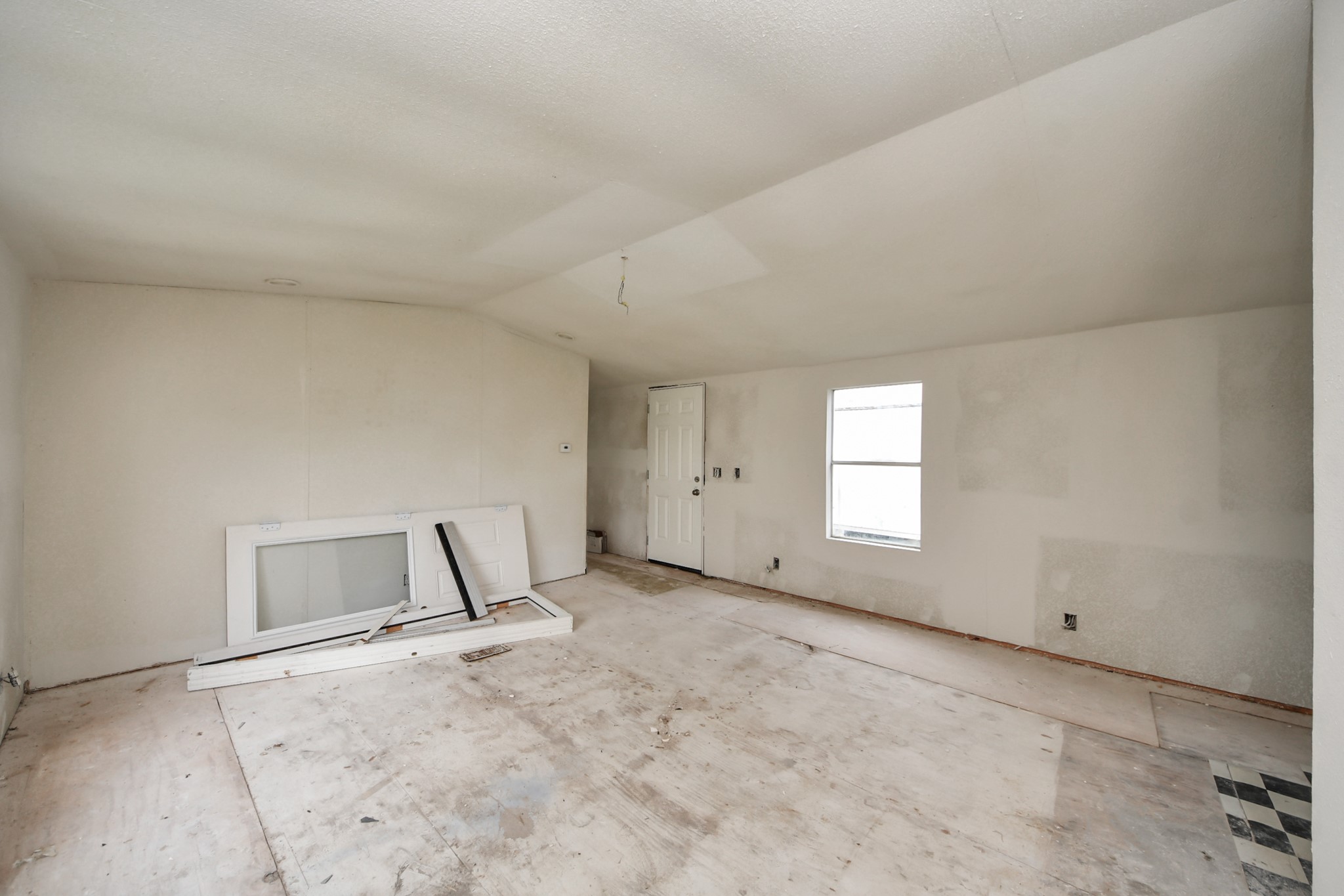 320 4th Street San Leon, TX 77539 - Photo 5 of 29 a view of room and window