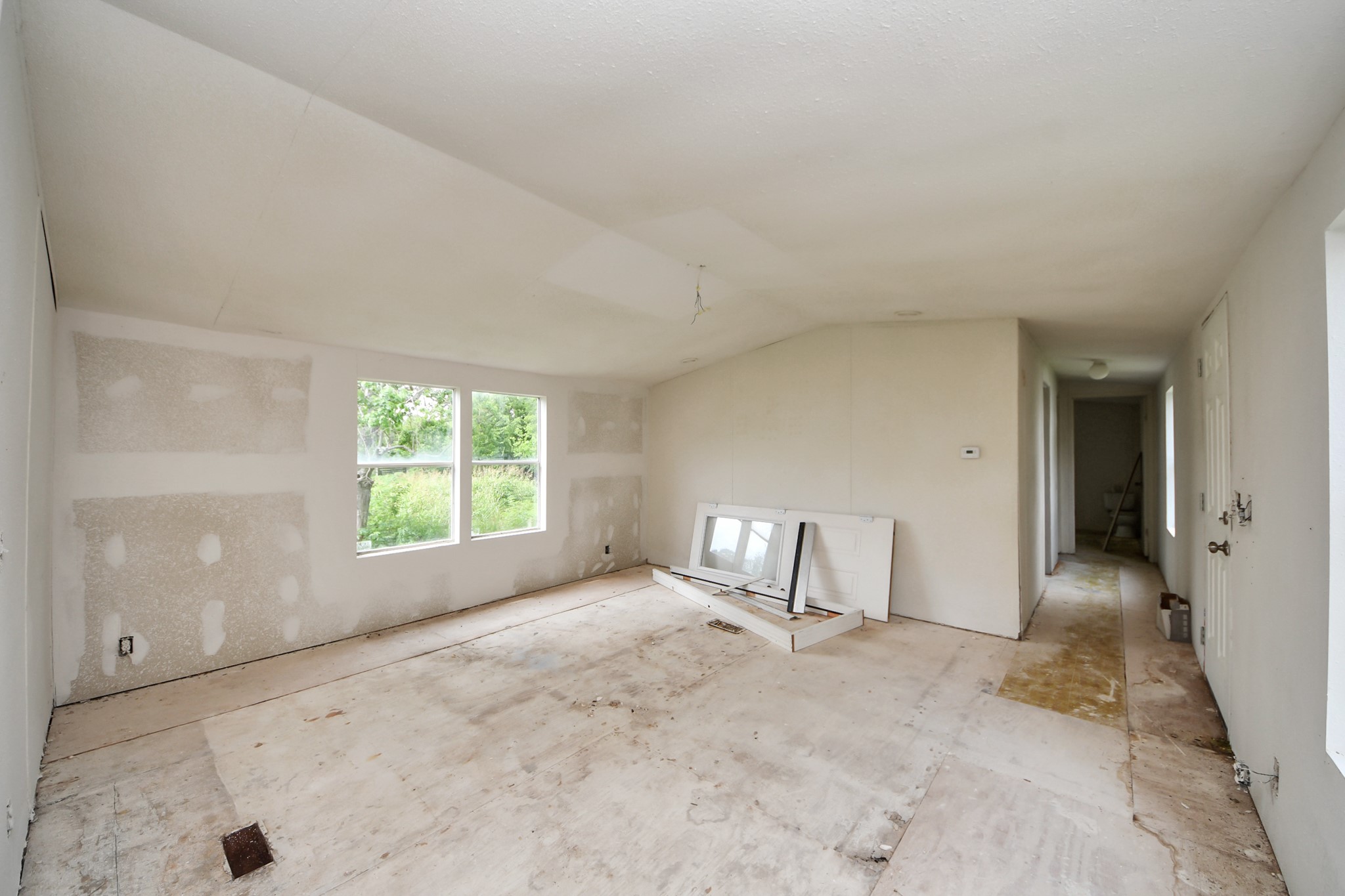 320 4th Street San Leon, TX 77539 - Photo 6 of 29 an empty room with windows and closet