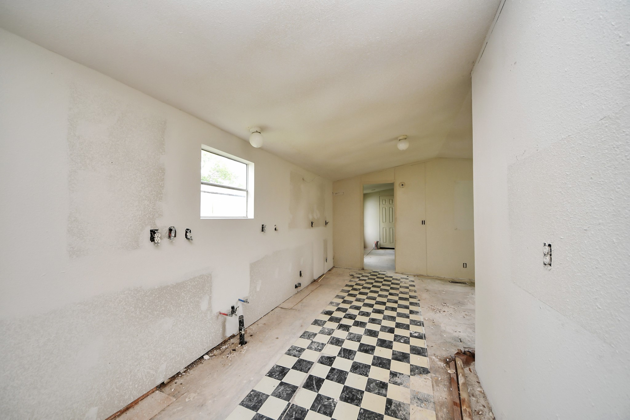 320 4th Street San Leon, TX 77539 - Photo 8 of 29 a bathroom with a bathtub and shower