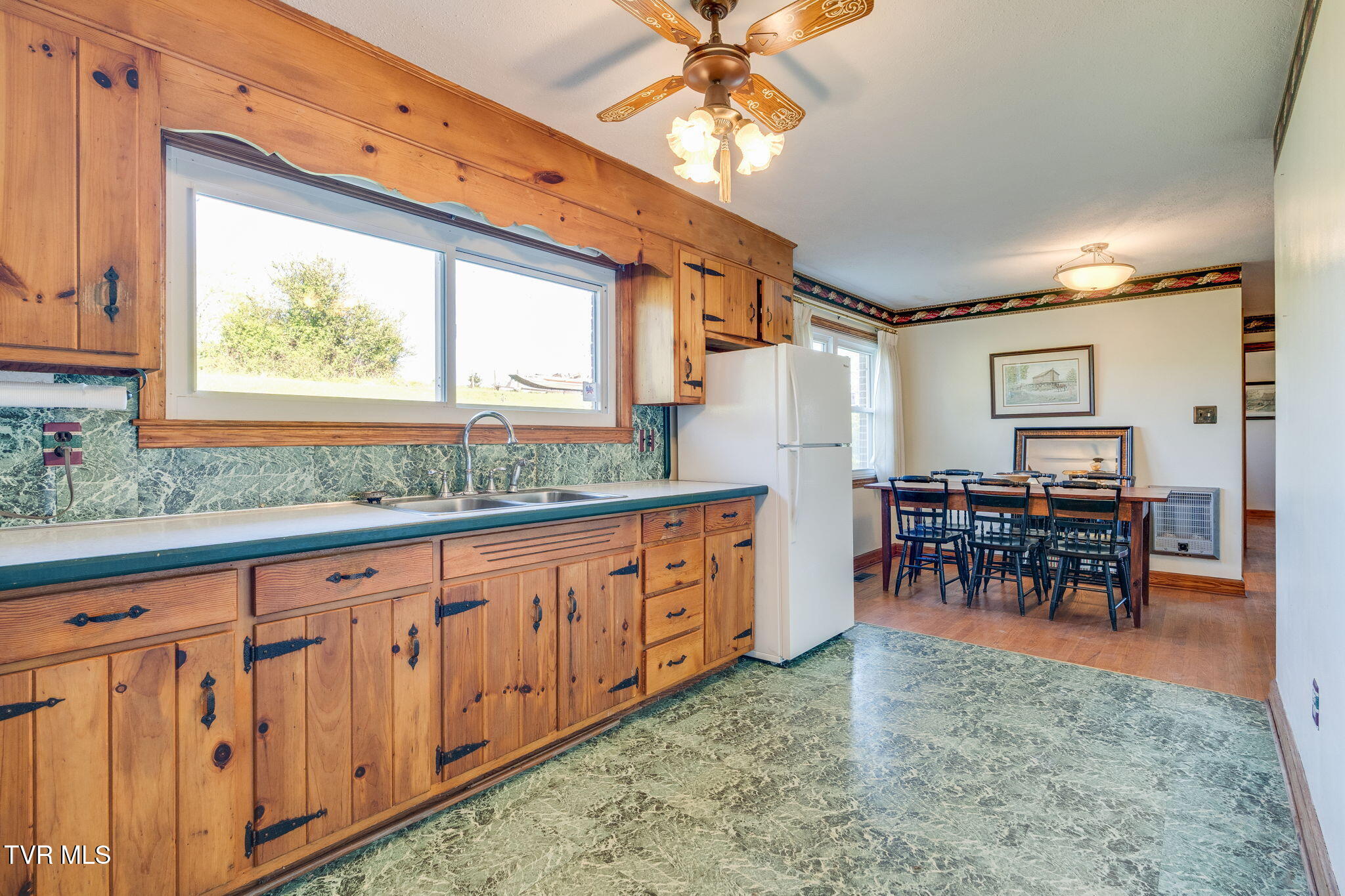 599 River Bend Road Bristol, TN 37620 - Photo 10 of 34 10