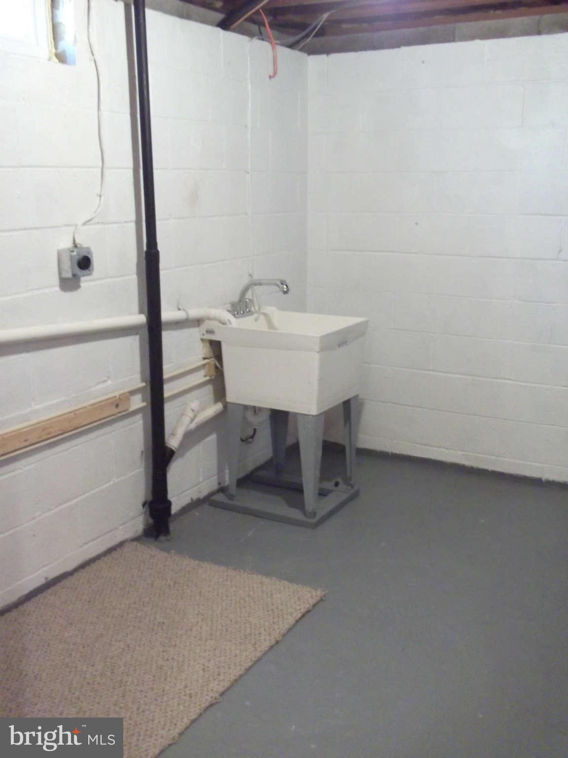 636 Braeside Road Baltimore, MD 21229 - Photo 22 of 30 a bathroom with a sink a toilet and shower