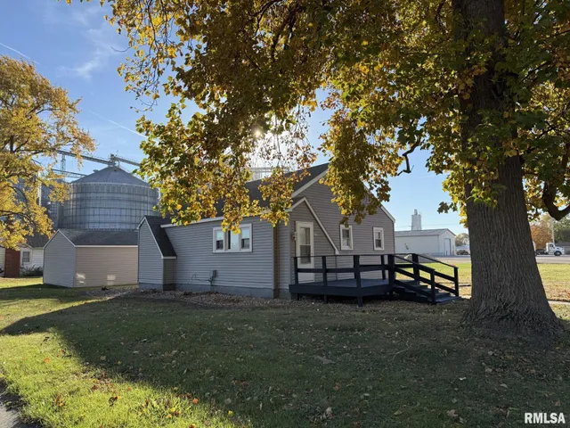 $44,900 | 215 South Chamberlain Street, Roseville, IL 61473