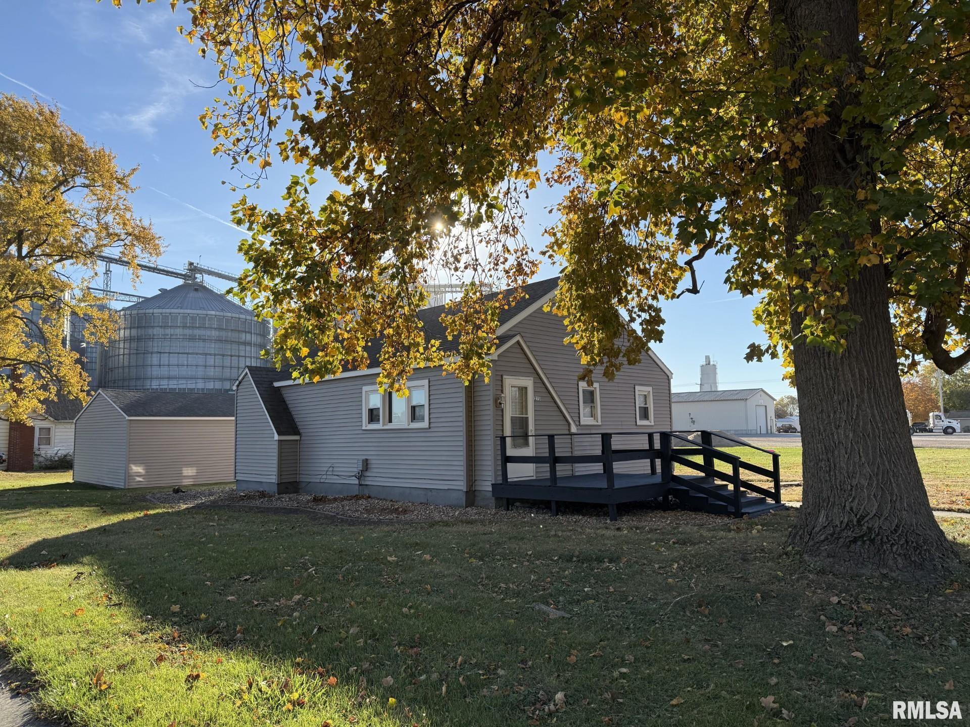 215 South Chamberlain Street Roseville, IL 61473 - Photo 1 of 35