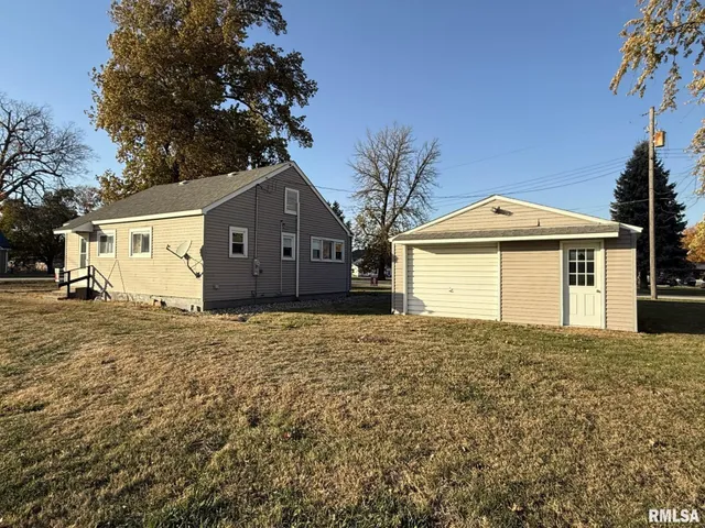 $44,900 | 215 South Chamberlain Street, Roseville, IL 61473