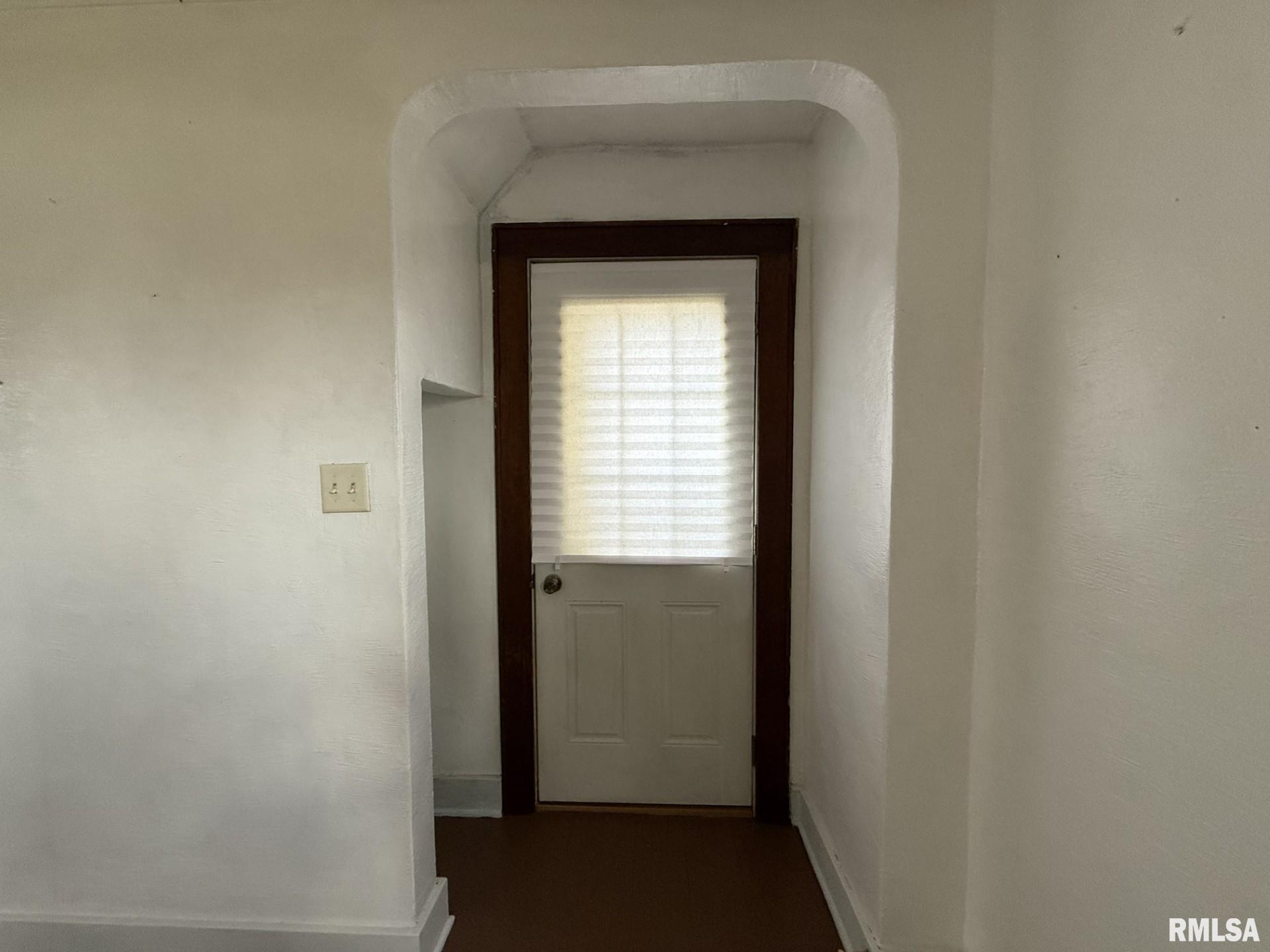 215 South Chamberlain Street Roseville, IL 61473 - Photo 12 of 35