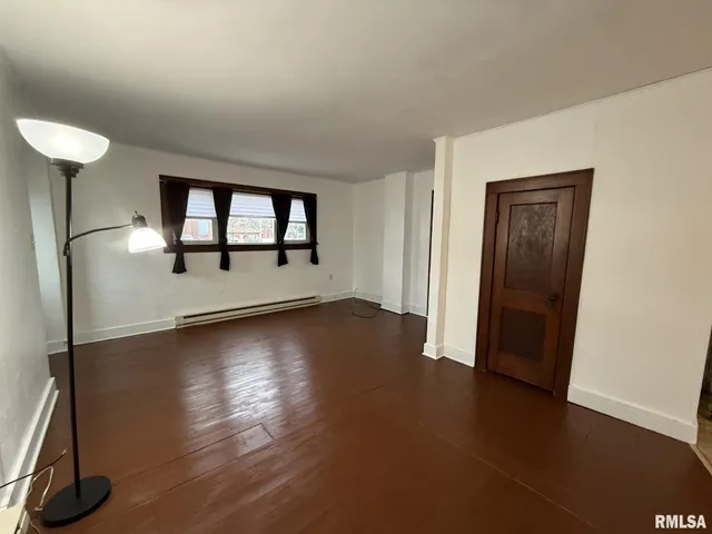 $44,900 | 215 South Chamberlain Street, Roseville, IL 61473