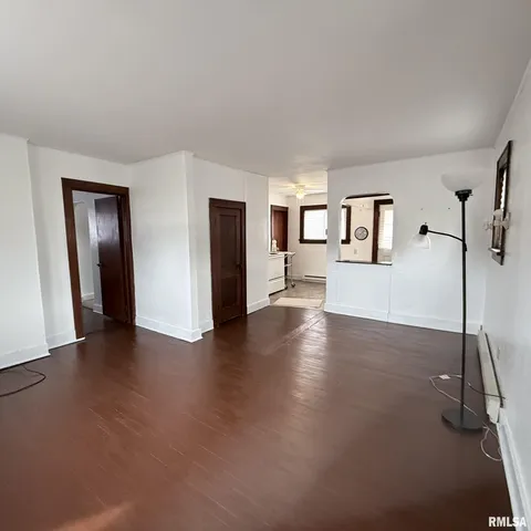 $44,900 | 215 South Chamberlain Street, Roseville, IL 61473