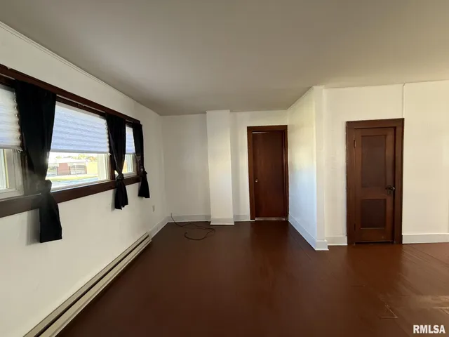 $44,900 | 215 South Chamberlain Street, Roseville, IL 61473