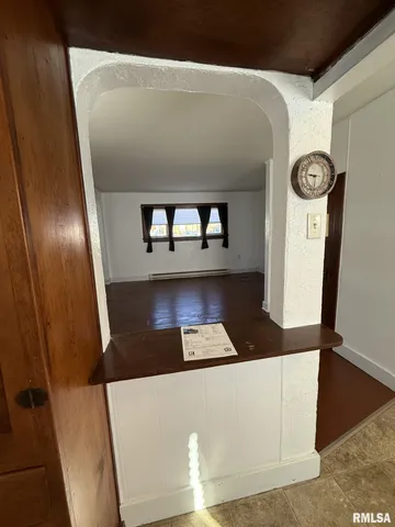 $44,900 | 215 South Chamberlain Street, Roseville, IL 61473