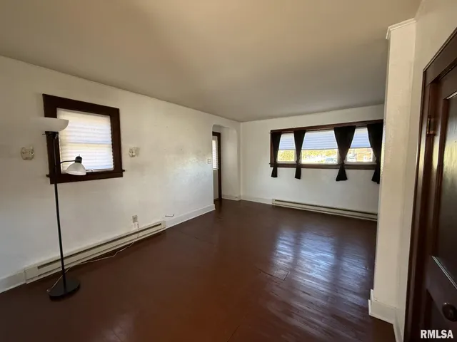 $44,900 | 215 South Chamberlain Street, Roseville, IL 61473