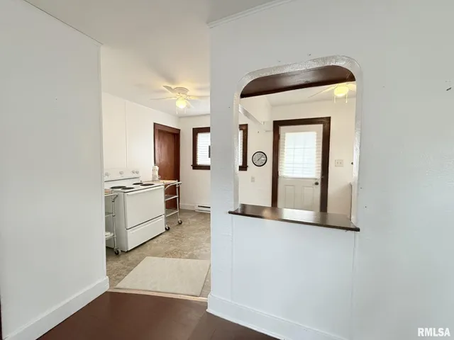 $44,900 | 215 South Chamberlain Street, Roseville, IL 61473