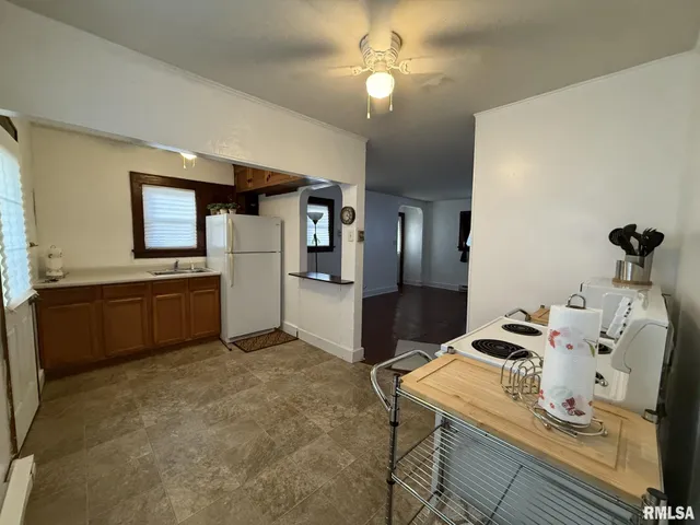 $44,900 | 215 South Chamberlain Street, Roseville, IL 61473