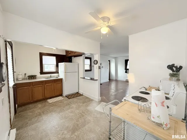 $44,900 | 215 South Chamberlain Street, Roseville, IL 61473