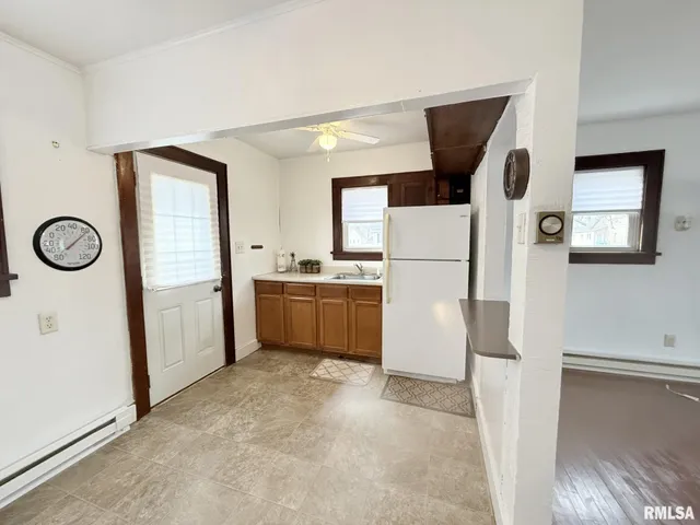 $44,900 | 215 South Chamberlain Street, Roseville, IL 61473