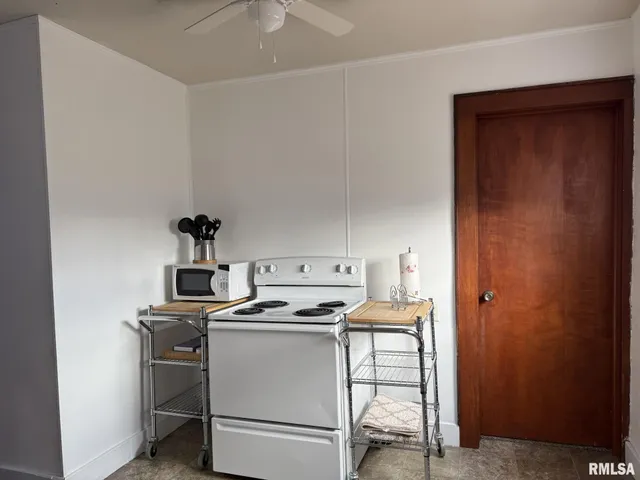 $44,900 | 215 South Chamberlain Street, Roseville, IL 61473