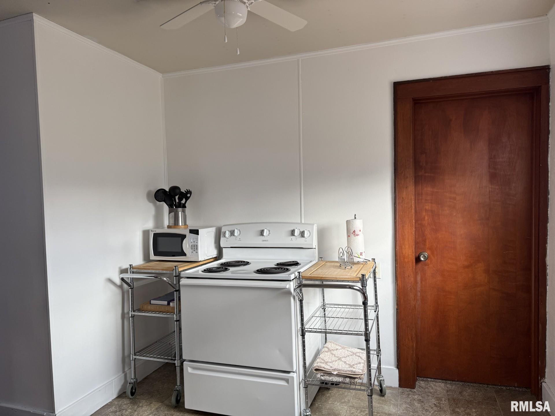 215 South Chamberlain Street Roseville, IL 61473 - Photo 20 of 35