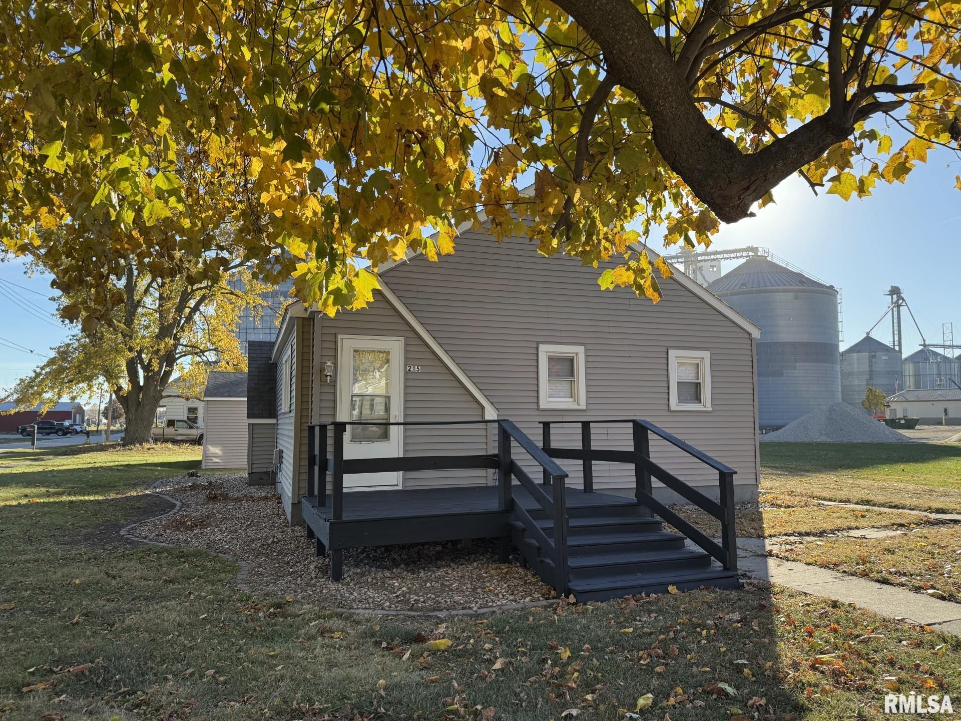 215 South Chamberlain Street Roseville, IL 61473 - Photo 2 of 35