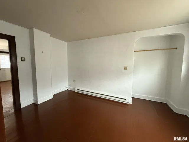 $44,900 | 215 South Chamberlain Street, Roseville, IL 61473