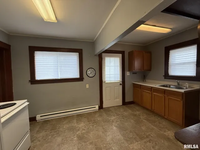 $44,900 | 215 South Chamberlain Street, Roseville, IL 61473