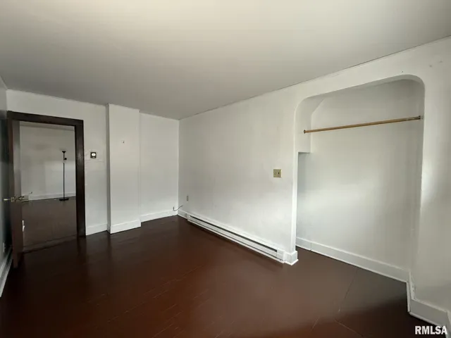 $44,900 | 215 South Chamberlain Street, Roseville, IL 61473