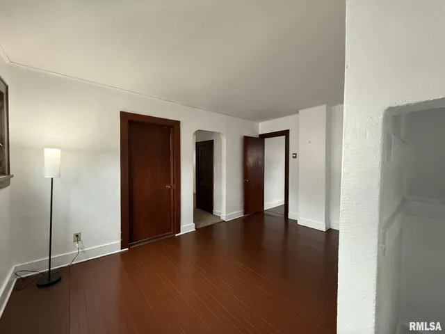 $44,900 | 215 South Chamberlain Street, Roseville, IL 61473