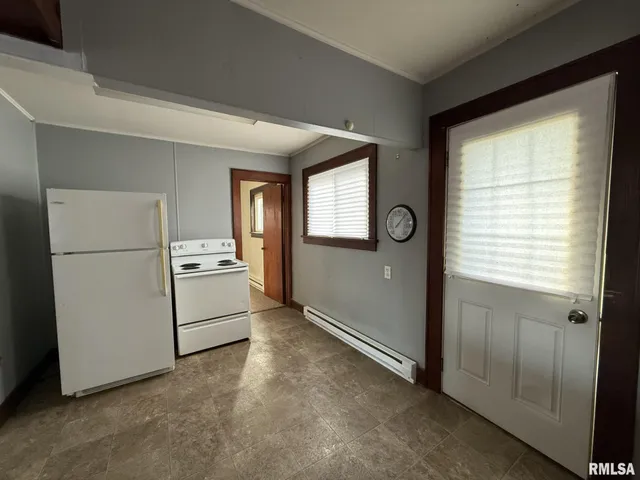 $44,900 | 215 South Chamberlain Street, Roseville, IL 61473