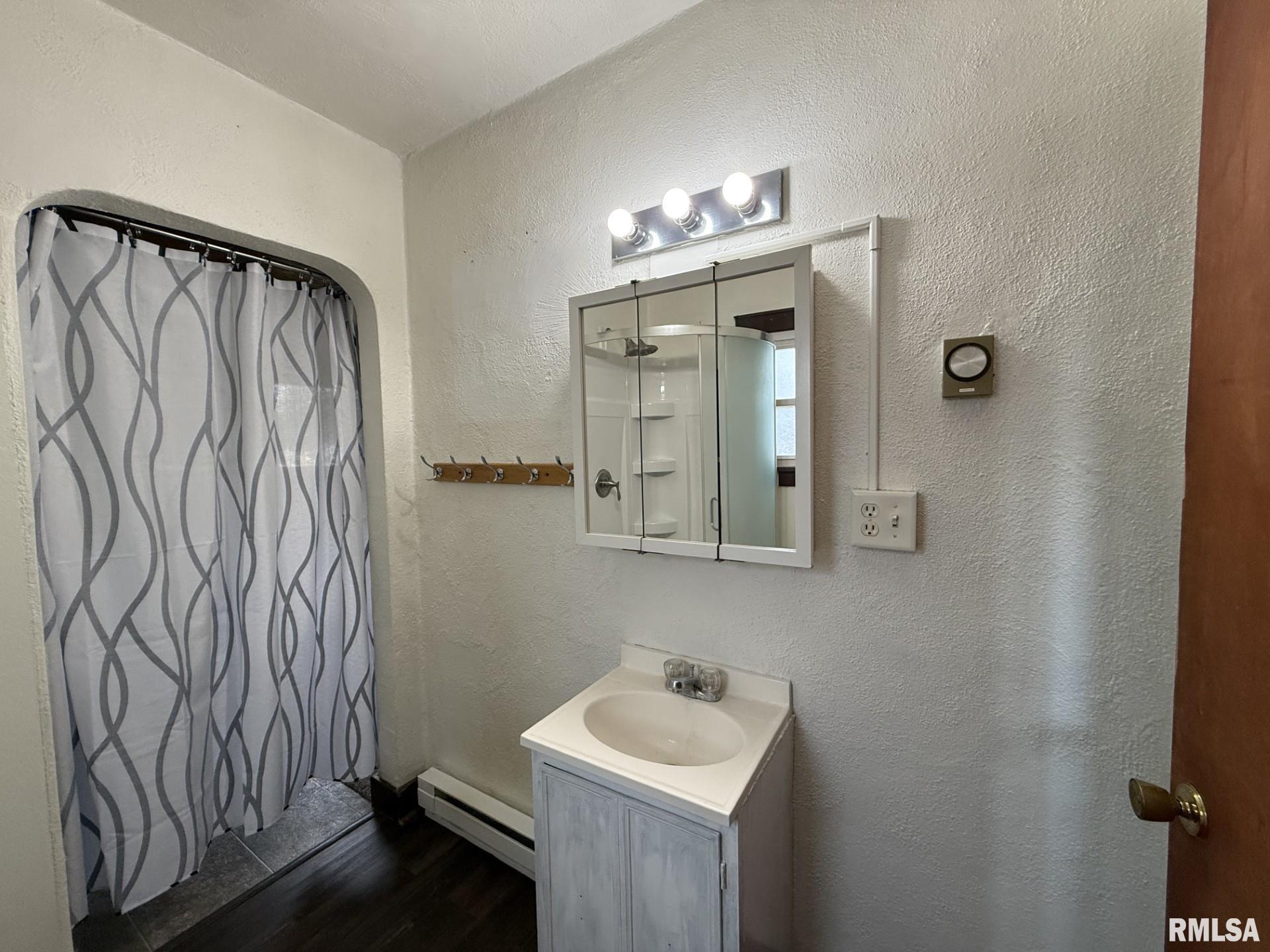 215 South Chamberlain Street Roseville, IL 61473 - Photo 24 of 35