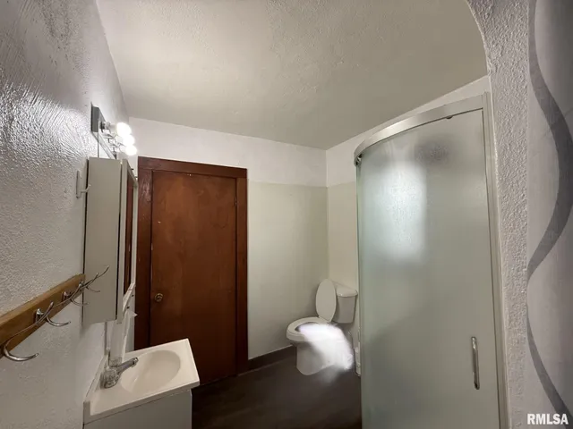 $44,900 | 215 South Chamberlain Street, Roseville, IL 61473