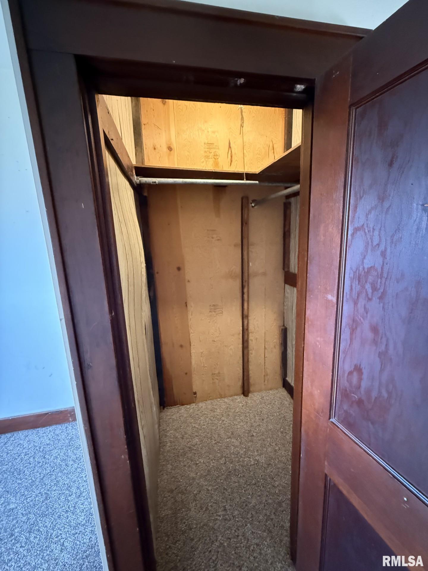 215 South Chamberlain Street Roseville, IL 61473 - Photo 27 of 35