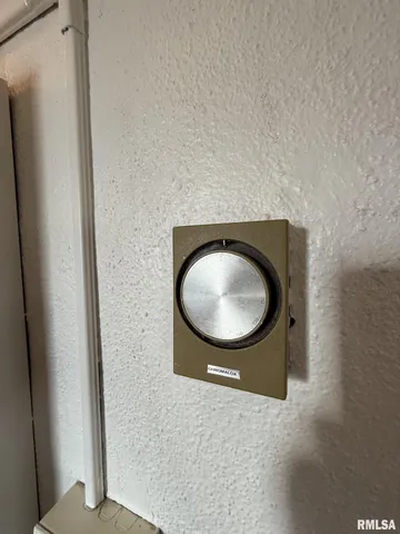 $44,900 | 215 South Chamberlain Street, Roseville, IL 61473