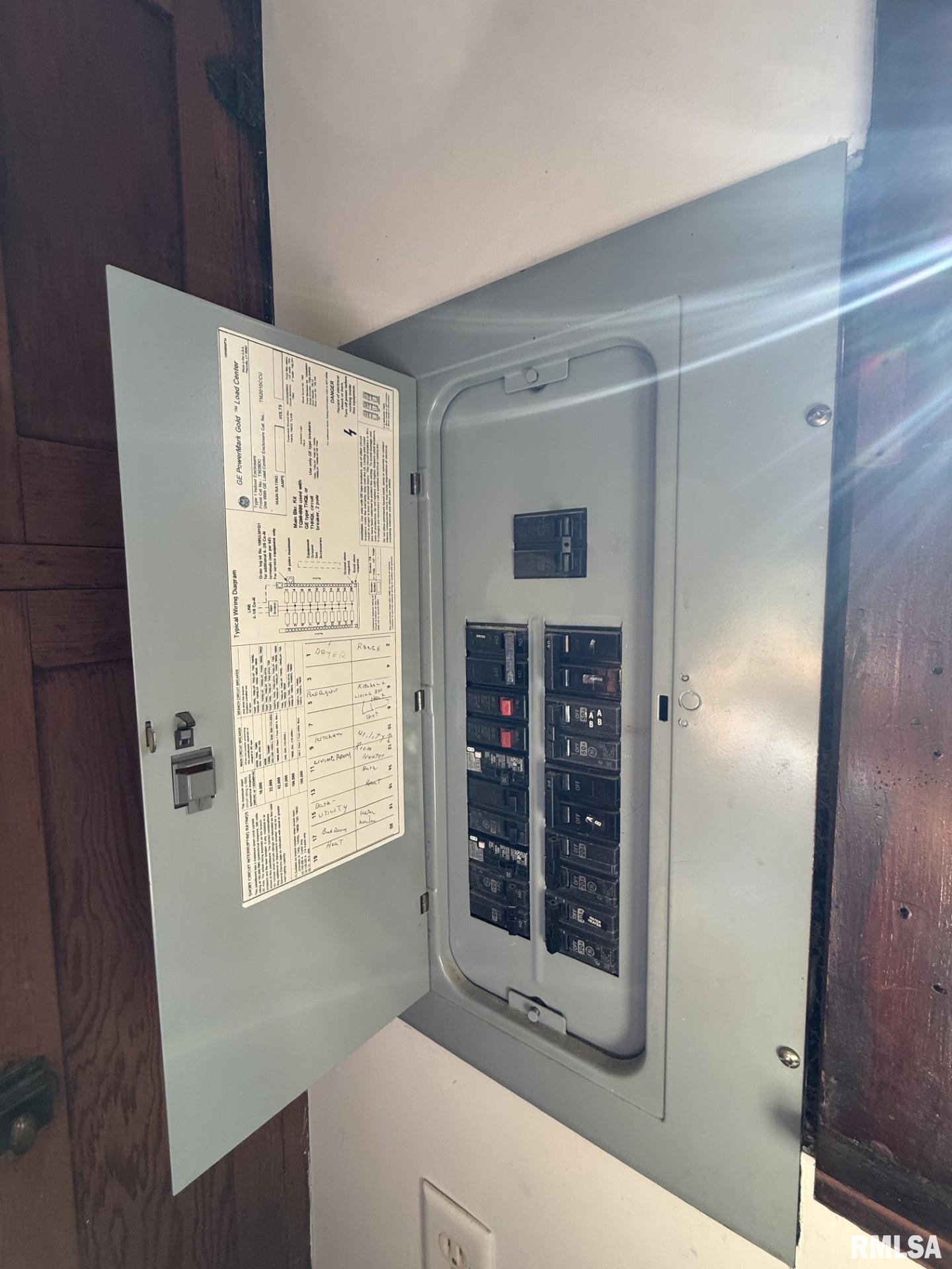 215 South Chamberlain Street Roseville, IL 61473 - Photo 30 of 35