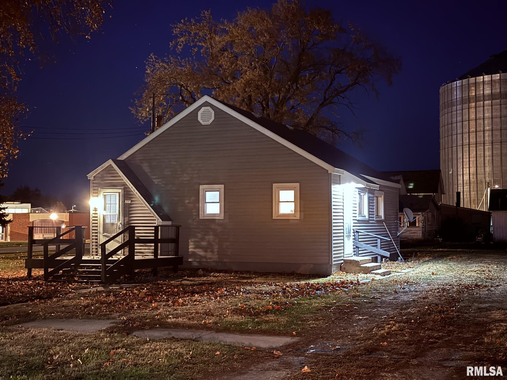 215 South Chamberlain Street Roseville, IL 61473 - Photo 3 of 35