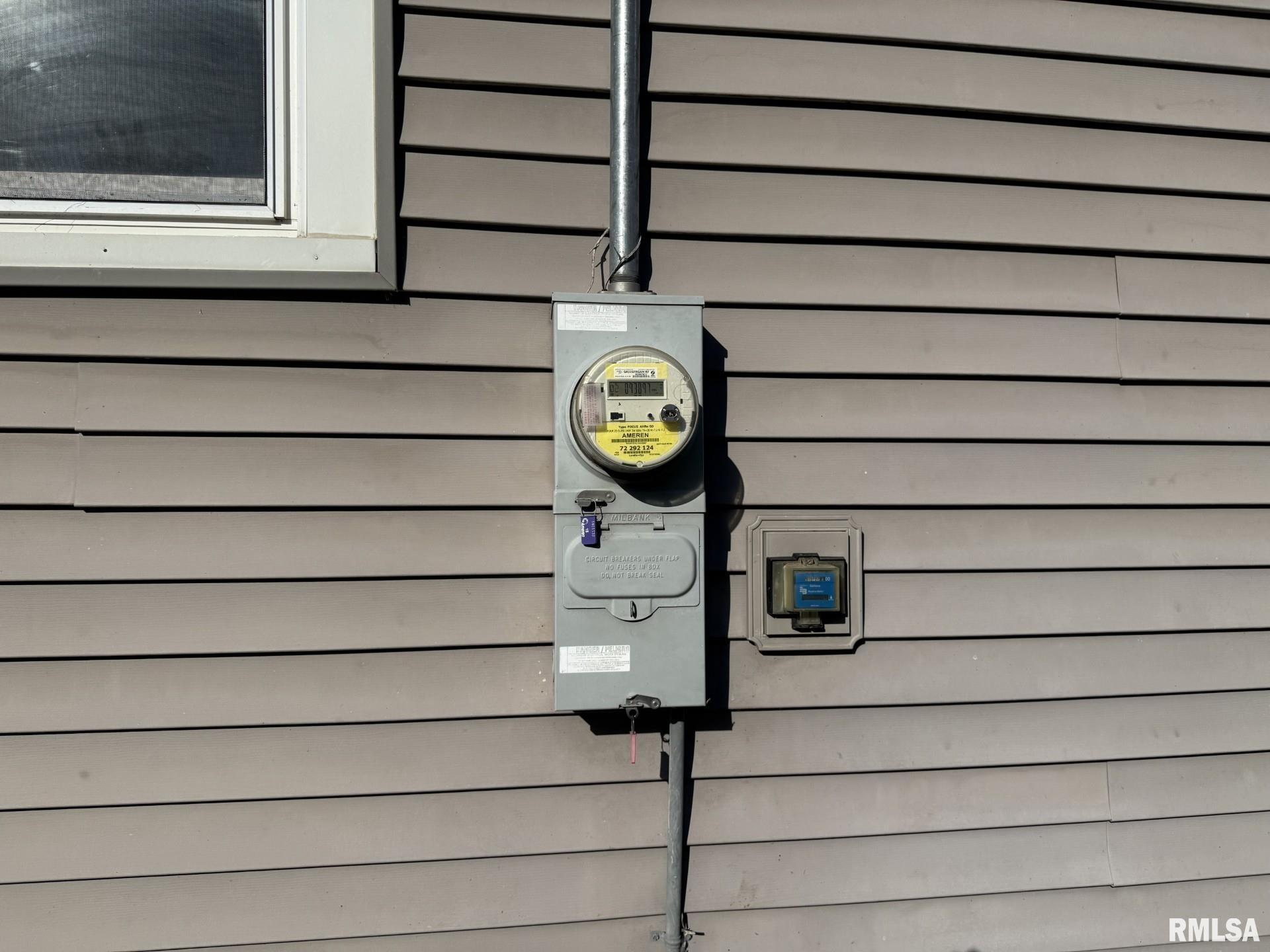 215 South Chamberlain Street Roseville, IL 61473 - Photo 31 of 35