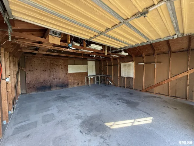 $44,900 | 215 South Chamberlain Street, Roseville, IL 61473