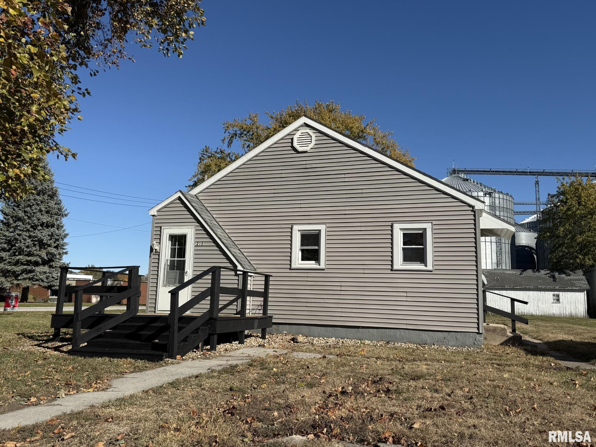 215 South Chamberlain Street Roseville, IL 61473 - Photo 4 of 35