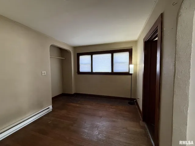 $44,900 | 215 South Chamberlain Street, Roseville, IL 61473