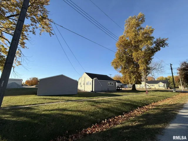 $44,900 | 215 South Chamberlain Street, Roseville, IL 61473